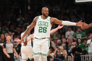 马祖拉：蒂尔曼是职业球员典范 本赛季更具侵略性打法更适合他