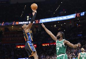 杰伦-布朗：通常能用身体对抗打乱一些球员节奏 但面对SGA没用