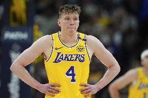 怎么又没准星了？克内克特上半场三分5中1 拿到4分4篮板4助攻