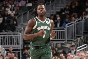 Shams：雄鹿已经裁掉了克里斯-利文斯顿