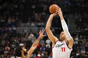 油箱油还很足！大洛佩斯首节5分钟三分4中3射落9分 另有1板1帽