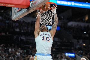 队记：索汉昨日对抗赛中扭伤了左手腕 进入每日观察&将缺席揭幕战