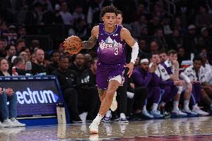 进攻状态不错！基昂特-乔治半场7中5&3罚3中拿到两队最高14分