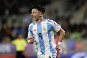 德天空：勒沃库森愿意冬窗外租19岁前锋萨尔科，球员世青赛6场4球