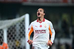 巅峰身价1亿欧！29岁萨内土超双响，1125万年薪10场3球3助