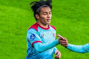 状态爆棚💥上田绮世脚后跟破门半场戴帽 9轮11球领跑荷甲射手榜