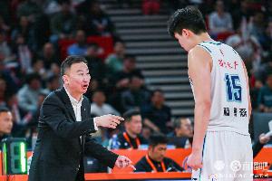 鲁媒：刘维伟接到邀约启程前往美国 将现场见证弟子杨瀚森NBA首秀