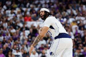 浓眉：期待在独行侠的首个完整赛季 我仍在寻找自己的进攻状态