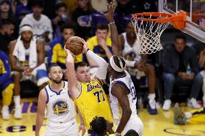 比赛断断续续！湖勇上半场24分钟出27次犯规、27次失误、34次罚球