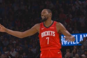 连续传导没机会！杜兰特最后1.5秒出手命中中投&露出会心一笑