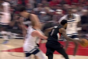 直接挂倒迪文岑佐！张卫平：杨瀚森这挡拆不吹犯规真是占便宜了