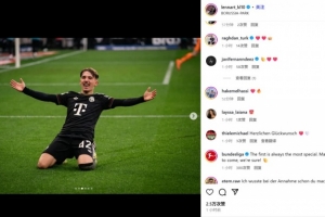 17岁卡尔社媒晒滑跪庆祝照，德甲官方鼓励：联赛处子球总是很特殊