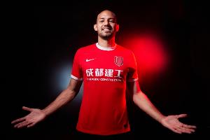 费利佩对阵青岛西海岸攻入过5粒中超进球，是对阵单一对手最多