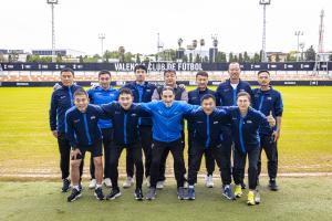 上海申花点球取胜捧杯，首届“钱潮杯”国际青少年足球邀请赛收官