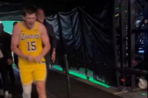 生涯首个压哨绝杀！里夫斯球员通道握拳怒吼！