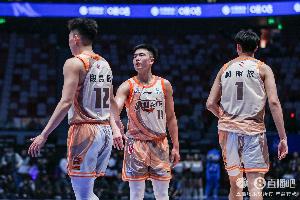 媒体人：CBA压缩单节时间 本土一些球员上场时间更少 危机感更重