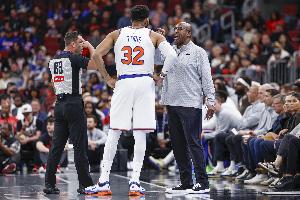 唐斯谈3连败：本来都能赢的 上赛季我们能赢下那些势均力敌的比赛