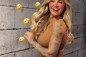 印尼球迷现在看到马宁后一陷入疯狂，明星裁判无论到哪都是明星！