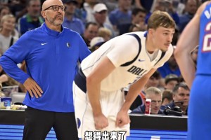 技痒难耐！卡特观赛席上拿球拍个不停