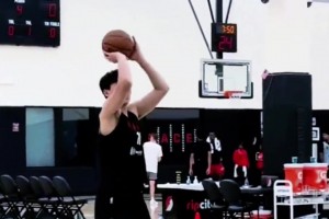 三分命中率40%！杨瀚森投篮显著提升 开拓者助教功不可没😍