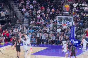 自信就对了！！杨瀚森无惧凯斯勒防守，三分果断出手一发入魂🎯