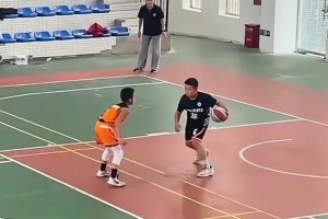 懂球的吧友们看看，这是小学生应该有的球风吗😱😱😱