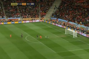轻松吃饼！韦斯利禁区内接横传一蹴而就，国安0-2落后！