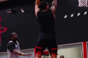 令人期待！杜兰特这得分砍瓜切菜啊！阿门的三分居然也有了