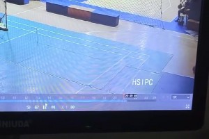 这是在犯罪吧？野球场男子恶意肘击防守人 报警有用吗😱😱