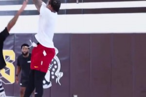 这是你最喜欢的一支美国队吗？哈登库里欧文浓眉默契配合！