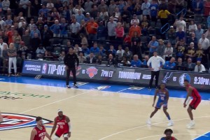 谢泼德这防守真是白给！SGA挡拆专门找他打，轻松投进！