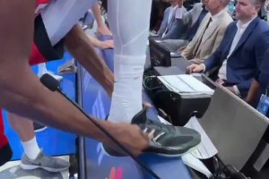 差距太大了！海王出场时全场欢呼，杜兰特出场时切换成全场嘘声！