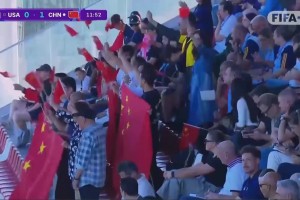 太强了！周欣怡弧顶左脚世界波破门，U17女足1-0领先美国！