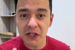 解说依力预测明天杨瀚森数据：上场14分钟，4分4板1助1失误2犯规