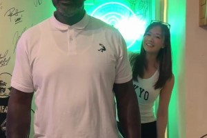 前NBA美女记者宫河麻耶：7年后与沙克重聚，欢迎来到日本🤓