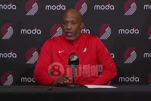 曼联球迷的烦恼！红魔女球迷都这么漂亮，喜欢哪位真的很难选