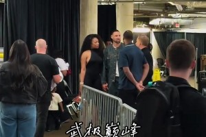 主持人孔祥宇惊叹：我滴妈！文班去少林回来变超级赛亚人了！😱