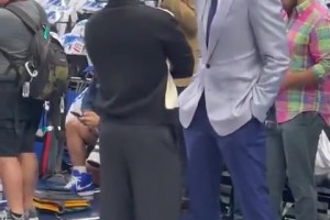 两位这是在谈什么交易呢？富保罗与独行侠高管Nico面对面热聊