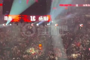 会来事！杨瀚森首秀入场！DJ用中文介绍：石牛好~杨瀚森🤣