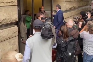 AI特效恶搞：快船首场拉跨登哥生气 保罗真的是去哪哪不行？