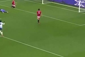 曼联球迷：上次面对布莱顿奥纳纳愚蠢犯错，现在我们有拉门斯