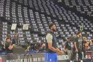 看来恢复得很不错！欧文赛前投篮热身训练，汗水已湿透衣服！