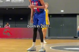 美媒称这是字母哥和文班亚马的结合体，至少长相真的像👍