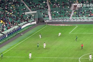 国安主场球迷：马宁马宁，世界第一😂