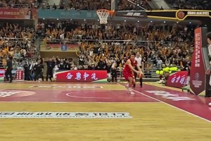 丽水双子星连线！倪豪凯单手“战斧”爆扣！