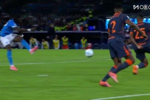 国米防守一言难尽！内雷斯做球，安古伊萨奔袭破门