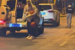 赵维伦单挑NBA超六普理查德，技术还是很细腻的