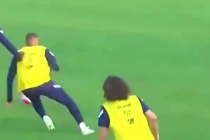 现役第一人！姆巴佩此前在法国队训练时没人能拦住啊🐮