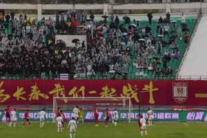 致命一击？实拍：亚泰曾经功勋球员塞尔吉尼奥头球敲开老东家大门