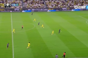 利雅得胜利0-1落后！费哈后场长传直接形成单刀机会破门